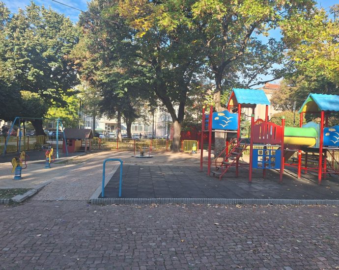 detskaploshtadkapodmiana 2509241 Започва подмяната на съоръженията на детската площадка в Градската градина