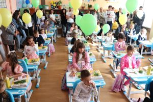 parvi ucheben den 1609241 3 Започна учебната година! В община Ловеч в 15-те училища в класните стаи влязоха 3925 деца