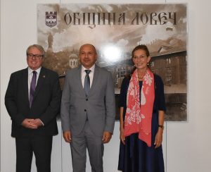 sreshta poslanc 3009241 2 Перспективите пред Ловеч и развитието на взаимните отношения обсъдиха кметът Страцимир Петков и посланиците на Германия в България Ирене Мария Планк и на Франция Жоел Майер
