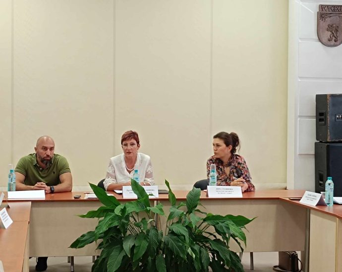 vik teteven 409241 Областният управител Дора Стоянова взе участие в среща за обсъждане на проблемите с водоснабдяването в Тетевенския район