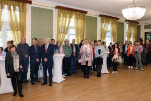 181024 lekar na godinata4 В Ловеч лекар на годината стана д-р Мери Газемба. Д-р Георги Митев и на д-р Иван Тодоров получиха специални награди