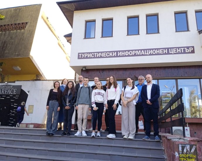 disusia troyan 1610241 В Троян се проведе дискусия на тема „Възможна ли е нова оптимистична теория за българския народ днес?“, посветена на Иван Хаджийски