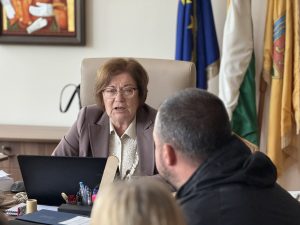 dobrodan dogovor 210241 2 Кметът Михайлова подписа договор за Изпълнение на строително-монтажни работи по проект „Реформиране на Дом за стари хора в с. Добродан, община Троян“