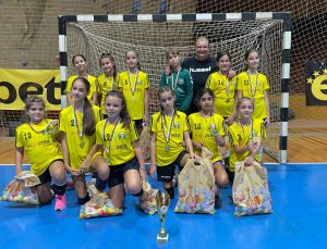handbal momicheta 1410241 1 Оспорвани битки и отлично представяне на 12 годишните хандбалистки на ХК „Ловеч 98“