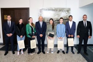 mladej parlament 3010241 6 Първият за мандат 2023 – 2027 г. младежки местен парламент проведе заседание в Ловеч
