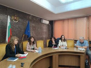 ou troiche 1110241 2 На работна среща представители на общините в област Ловеч и читалищата организатори на Областния танцов фолклорен фестивал „Тройче“ обсъждаха надграждането и бъдещо развитие на фолклорното събитие