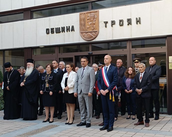 praznik troyan 1410241 2 Днес празнуват нашите съседи от Троян