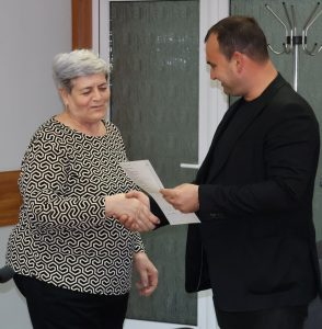 udostovereniia kurs 110241 3 24-ма безработни получиха удостоверенията си за успешно завършен курс за социален асистент и болногледач