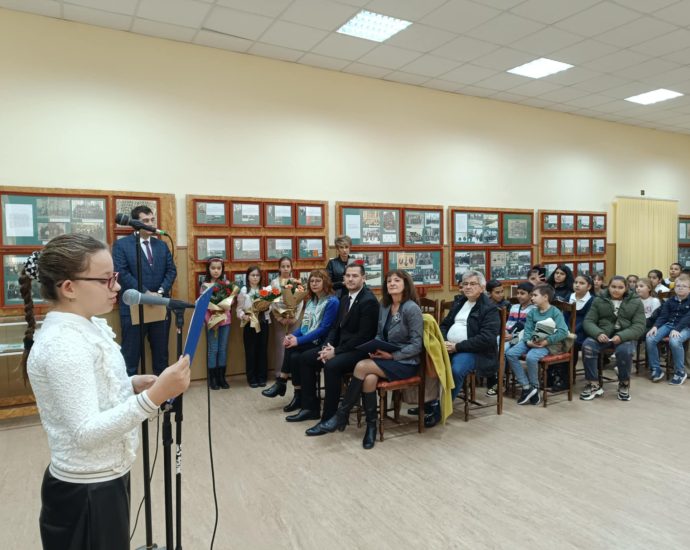 gimnazia 2211241 4 Днес СУ „Св. Климент Охридски“ в Ловеч отбелязва своята 131 годишнина
