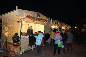 koleden bazar lovech 2511241 В 11 коледни къщички и осем шатри ще бъдат посрещнати гостите на Коледният базар в Ловеч