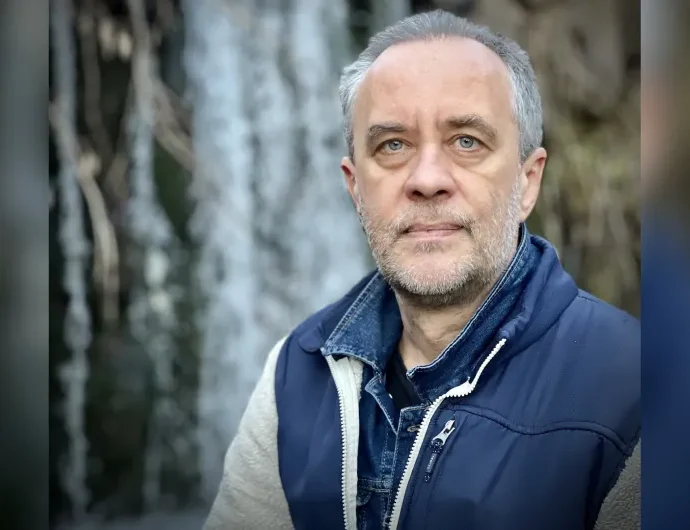 plamen svov 2611241 Музикално-поетична вечер „Сняг до поискване“ с участието на поета с китара Пламен Сивов се организира в Клуба на дейците на културата на 5 декември
