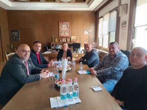 sreshta lovech pleven 111241 Областните управители на Ловеч и Плевен ще искат изграждане на четири лентов път между Ловеч и Плевен
