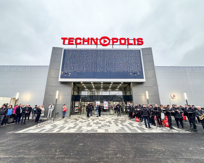 Technopolis opening Lovech 1012241 2 Технополис откри хипермаркет в Ловеч