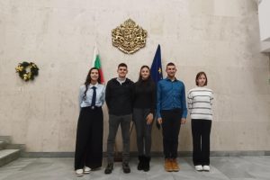 mladejki savet 1312241 1 На заседание на Обществено-консултативния съвет по училищни политики към областният управител на област Ловеч беше избрано ново младежко ръководство