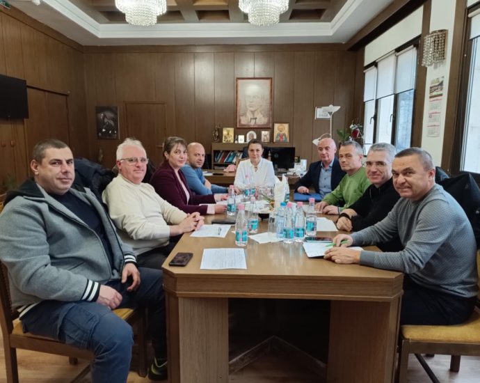 ou drujestva 312241 Областният управител Дора Стоянова проведе работна среща в Ловеч с представители на електро дружества, ВиК и мобилните оператори