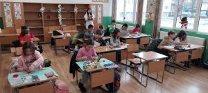 red cross 1112241 3 Младите червенокръстци от Априлци зарадваха децата от първи клас в СУ „Васил Левски“ в града