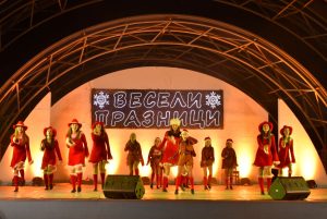 zapalvane svetlini lovech 1212241 6 В деня на покровителя на занаятчиите Св. Спиридон, коледните светлини в Ловеч заблестяха
