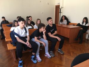 lekcia sad deca 1001251 2 Прокурор от РП – Ловеч обясни на седмокласници участието на деца в досъдебни и съдебни процедури