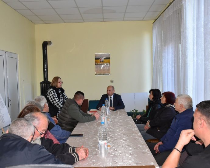 sreshti sela 2801251 3 Кметът на Община Ловеч Страцимир Петков прави срещи с жителите на селата за Стратегията за развитие на населените места в Община Ловеч