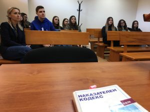 uchenici sad 701251 2 Прокурорът в Районна прокуратура - Ловеч Николай Буровски се срещна с десетокласници от ПЕГ „Екзарх Йосиф I“
