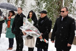 chestvane levski 1902251 12 С гражданско поклонение и военен ритуал  пред паметника на Левски в Ловеч бяха отбелязани 152 години от гибелта му