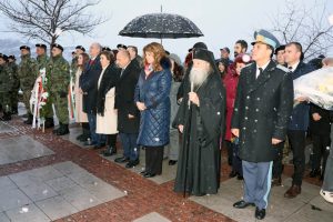 chestvane levski 1902251 2 С гражданско поклонение и военен ритуал  пред паметника на Левски в Ловеч бяха отбелязани 152 години от гибелта му