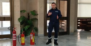 evakuacia ou 302251 1 Сградата на Областна администрация в Ловеч беше евакуирана, като част от учебна тренировка
