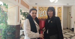 ou levski 1902251 2 Областният управител Дора Стоянова поздрави директора на Основно училище „Васил Левски“ Илица Петрова по повод патронния празник на училището