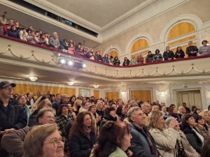 teather 2102251 1 Ловешкият театър реализира съвместно със Сатирата "Не забравяйте да се подпишете"