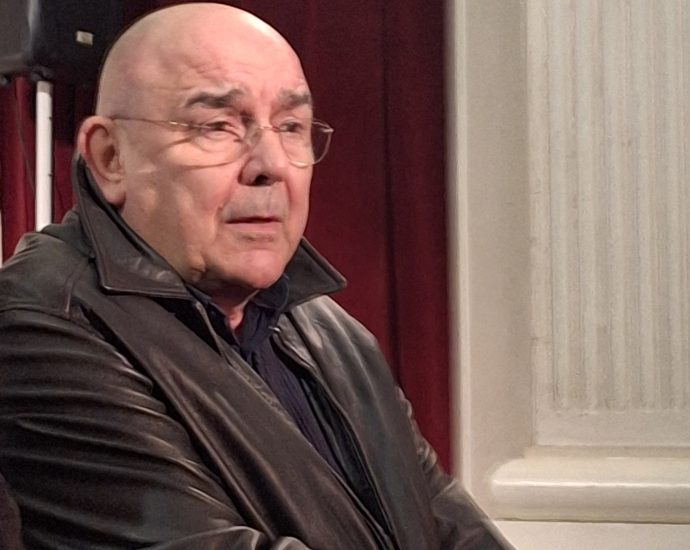teather 2102251 4 Ловешкият театър реализира съвместно със Сатирата "Не забравяйте да се подпишете"