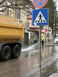 miene ulici troyan 1103251 2 Продължава пролетното миене на улиците в Троян: График за седмицата