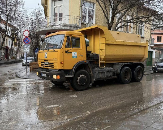 miene ulici troyan 1103251 3 И тази седмица продължава пролетното миене на улици на територията на град Троян