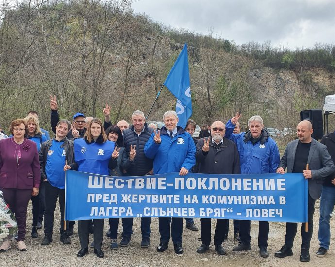 sds poklonenie 2803251 2 За 36-та поредна година СДС почете жертвите на лагера „Слънчев бряг“ край Ловеч