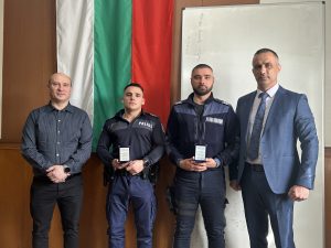 slujtel nagrada 1203251 Двама полицаи от Луковит бяха отличени днес за проявената смелост и професионализъм при изпълнение на служебните им задължения