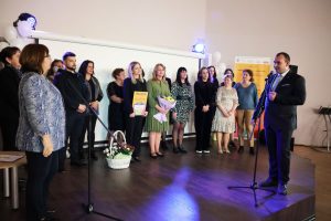 socialni rabotnici 2103251 1 Над 140 професионалисти, хора с големи сърца, посветени на социалната работа, се събраха в Младежки дом – Ловеч на официалната церемония по повод Световния ден на социалната работа