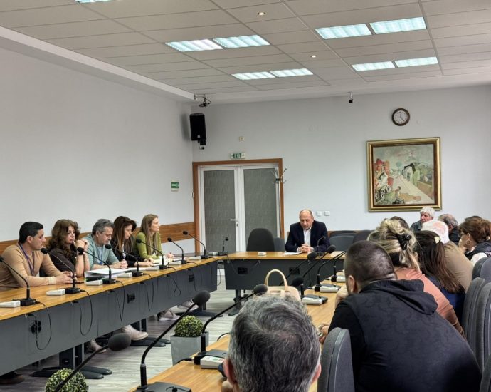 sreshta energina efektivnost 1403251 В залата на Общински съвет - Ловеч се проведе среща с представители на Сдруженията на собствениците на 16-те блока в гр. Ловеч одобрени по процедура за енергийна ефективност