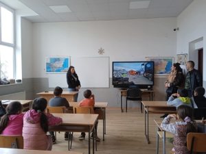 razdelno troyan 904251 Експерти от общинската администрация в Троян посетиха ученици от ОУ „Иван Вазов“ с. Дебнево и дискутираха темите за разделно събиране и рециклиране