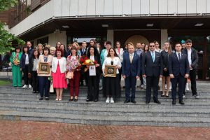 24maj lovech 2405251 2 Ловеч тържествено отбеляза 24 май с молебен, празнично шествие и награди за изявени учители
