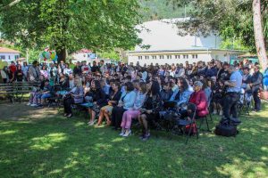 balove teteven 1505251 4 Сълзи от радост, спомени и ново начало: Тетевен изпрати Випуск 2025