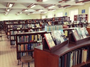 biblioteka lovech 1105251 Днес с признание отбелязваме и Деня на библиотекаря! Честит празник на хората, които ежедневно пазят, съхраняват и разпространяват знанието!
