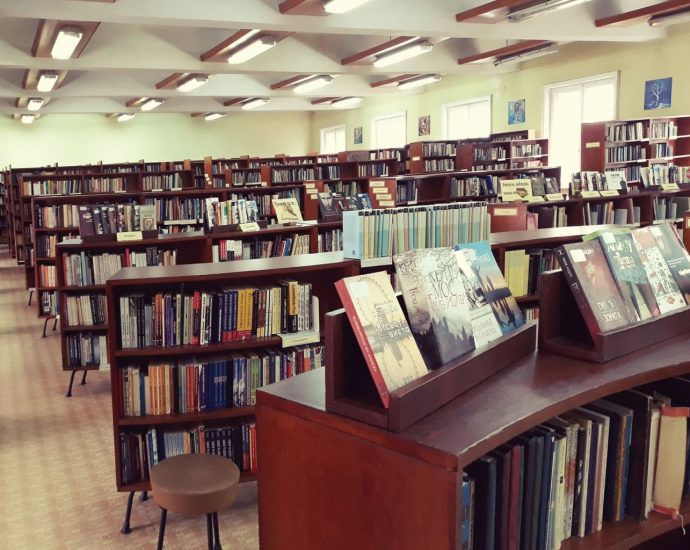 biblioteka lovech 1105251 Днес с признание отбелязваме и Деня на библиотекаря! Честит празник на хората, които ежедневно пазят, съхраняват и разпространяват знанието!