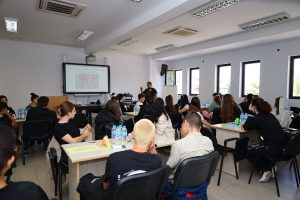 diskusia droga 1505251 3 Троянски ученици в открит диалог за опасностите от новите наркотици