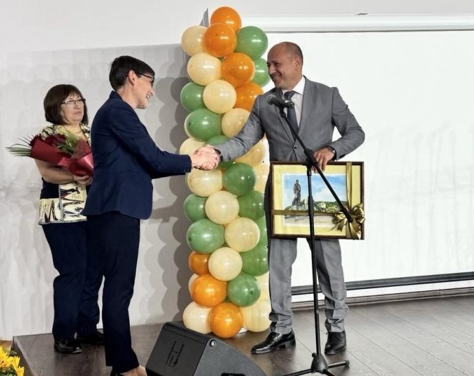 goznica praznik 1905251 3 e1747680595661 ОУ „Св. Св. Кирил и Методий“ – Ловеч отпразнува 135 години с мотото „135 мечти“