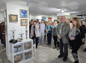 izlojba nistorov mostove 1505251 11 Живопис и графика представи художникът Румен Нисторов в арт галерия „Мостове“ в Ловеч