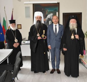 patriarh sreshta locech 1105251 1 Негово Светейшество Даниил, Патриарх Български и Митрополит Софийски беше гост на кмета Петков