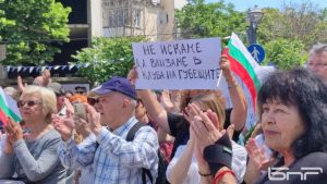 protest evro 3105251 И все пак, има нещо положително в днешния ден. Видя се ясно: хората, които са под влиянието на лъжи и страх, не са мнозинство.