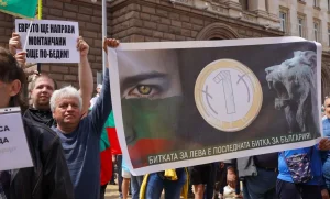 protest evro 3105251 И все пак, има нещо положително в днешния ден. Видя се ясно: хората, които са под влиянието на лъжи и страх, не са мнозинство.