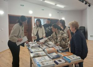 sabte mladejki dom 1405251 5 Младежите в Ловеч отбелязаха Деня на Европа с игри, дискусии и европейски дух