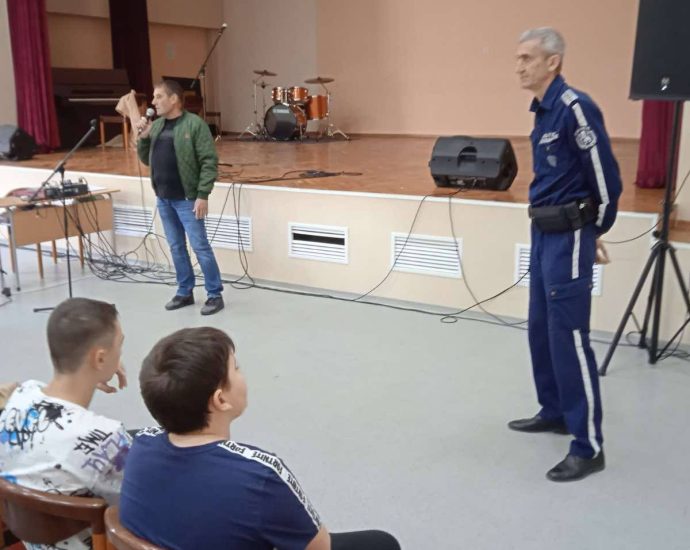 trotinetki lovech 1505251 3 Полицията в Ловеч с апел към учениците: Тротинетката е средство за придвижване, не за забавление
