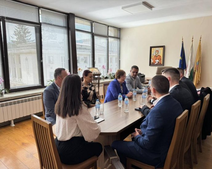 troyan montenegro 1505251 3 Делегация от Черна гора на официална визита в Троян: Готовност за побратимяване